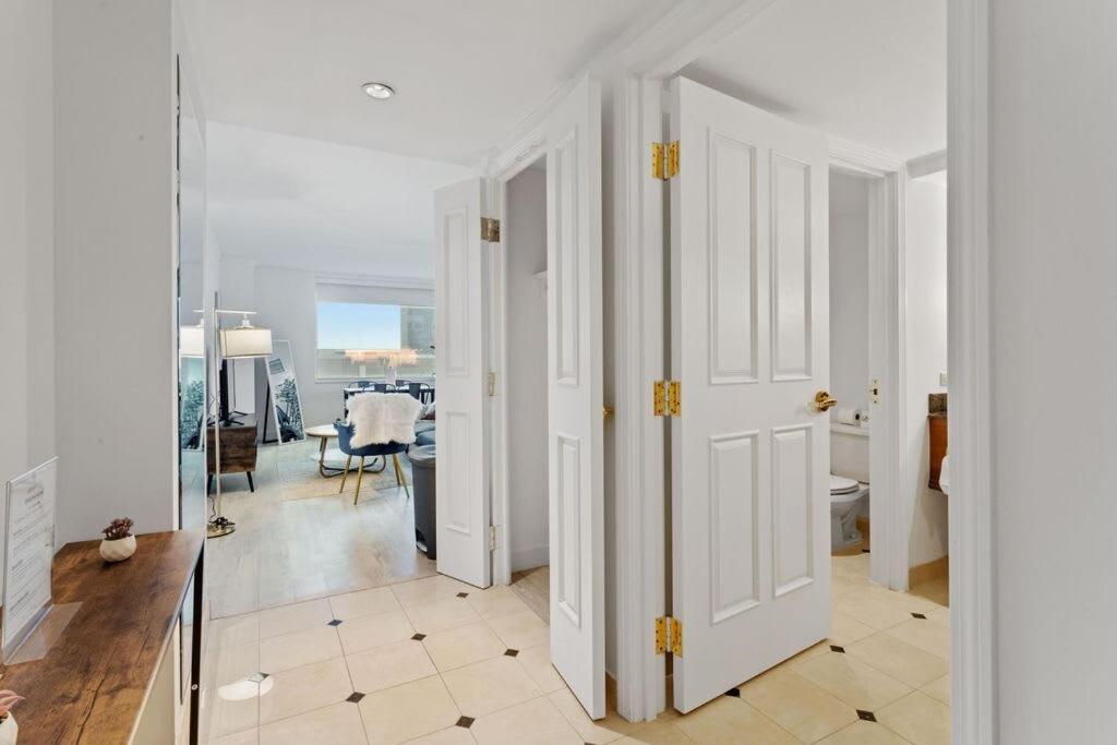 Apartment Cozysuites At Showboat 1br 2ba Oceanfront