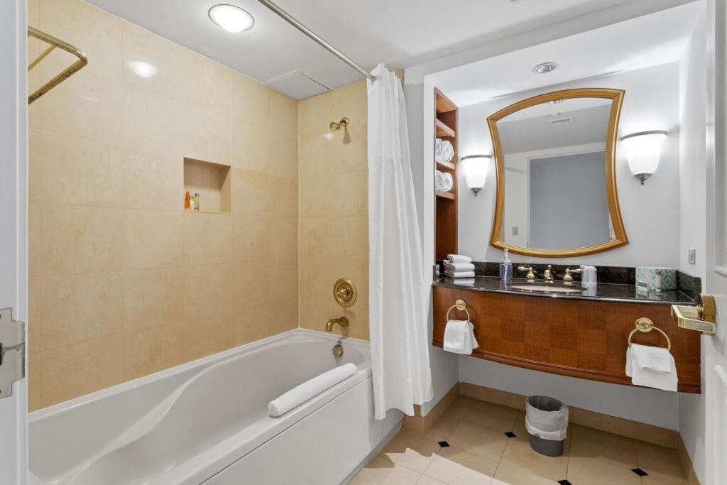 Cozysuites At Showboat 1br 2ba Oceanfront *